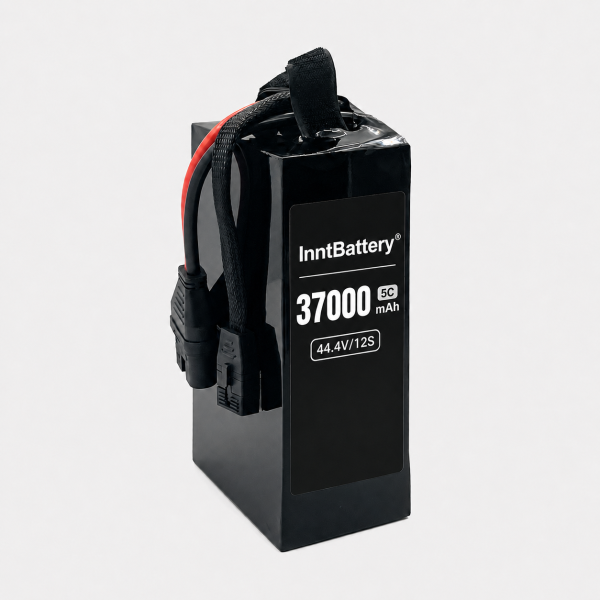 2 22.2V / 44.4V 37Ah 330Wh/kg 半固态 LiPo 无人机电池组